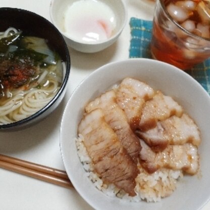 チャーシュー丼にしました。
レンジ調理なのに硬くならずに出来ました。
リピします！